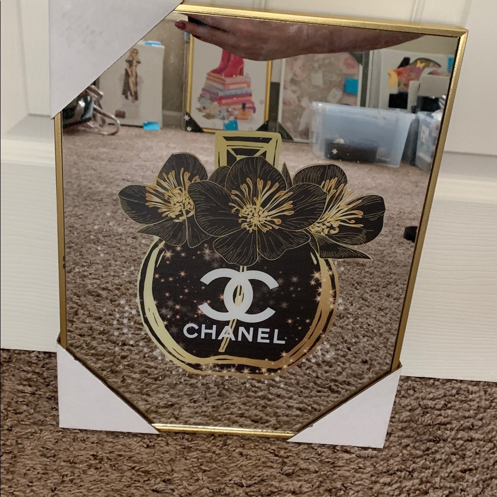 FASHION INSPIRED Gold and Black Floral Mirror Decor